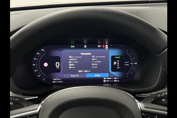 Volvo XC60 2.0 T8 Plug-in hybrid AWD Ultra Black Edition Luchtvering | Open dak | Adapt. cruise control | Harman Kardon | 360° Camera | Head-up | Pilot assist
