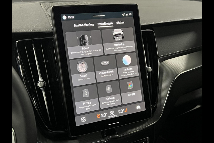 Volvo XC60 2.0 T8 Plug-in hybrid AWD Ultra Black Edition Luchtvering | Open dak | Adapt. cruise control | Harman Kardon | 360° Camera | Head-up | Pilot assist