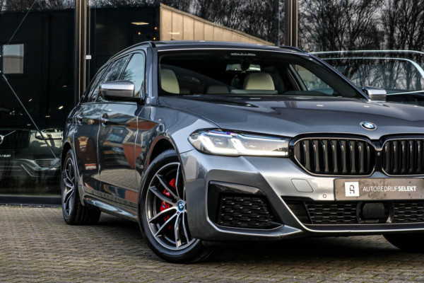 BMW 5 Serie Touring 530e xDrive M-Sport | Trekhaak | Pano | Soft close | Laser | Massage | Ambient Air | Head Up | Achterassturing