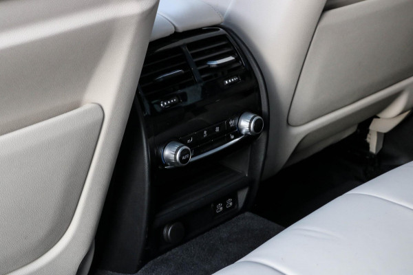 BMW 5 Serie Touring 530e xDrive M-Sport | Trekhaak | Pano | Soft close | Laser | Massage | Ambient Air | Head Up | Achterassturing