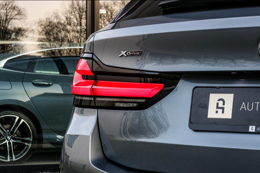 BMW 5 Serie Touring 530e xDrive M-Sport | Trekhaak | Pano | Soft close | Laser | Massage | Ambient Air | Head Up | Achterassturing