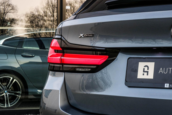 BMW 5 Serie Touring 530e xDrive M-Sport | Trekhaak | Pano | Soft close | Laser | Massage | Ambient Air | Head Up | Achterassturing