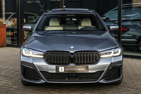 BMW 5 Serie Touring 530e xDrive M-Sport | Trekhaak | Pano | Soft close | Laser | Massage | Ambient Air | Head Up | Achterassturing