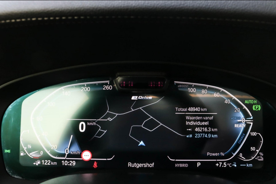 BMW 5 Serie Touring 530e xDrive M-Sport | Trekhaak | Pano | Soft close | Laser | Massage | Ambient Air | Head Up | Achterassturing