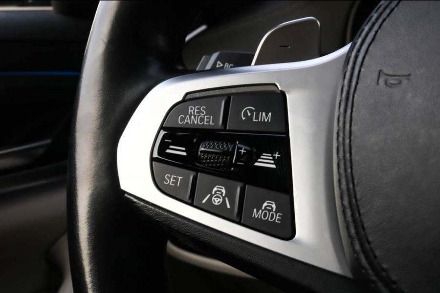 BMW 5 Serie Touring 530e xDrive M-Sport | Trekhaak | Pano | Soft close | Laser | Massage | Ambient Air | Head Up | Achterassturing