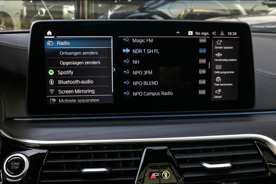 BMW 5 Serie Touring 530e xDrive M-Sport | Trekhaak | Pano | Soft close | Laser | Massage | Ambient Air | Head Up | Achterassturing