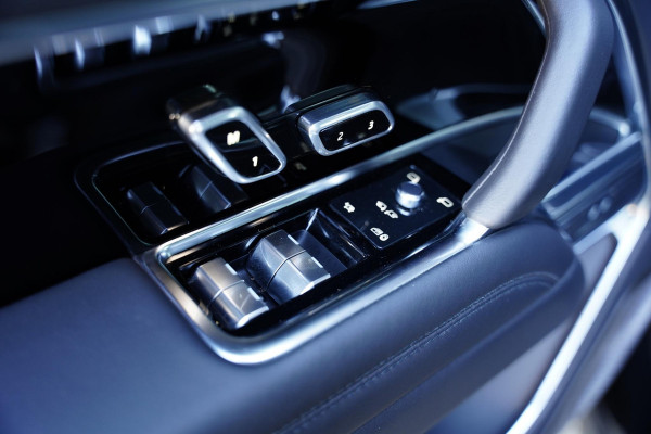 Land Rover Range Rover P 550 E Autobiography CHRISTMAS PRESENT