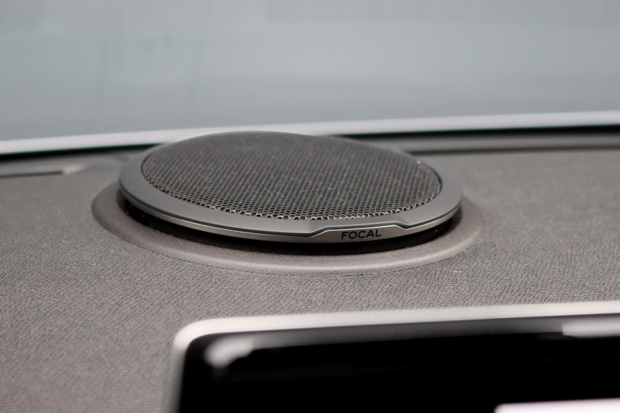 Peugeot 2008 1.2 PureTech GT Pack Aut8 | Adpatieve Cruise Control | Panoramadak | Focal Sound System | Sfeerverlichting | Camera | Keyless Go | 3D-Display | Stoelverwarming | Full Led |