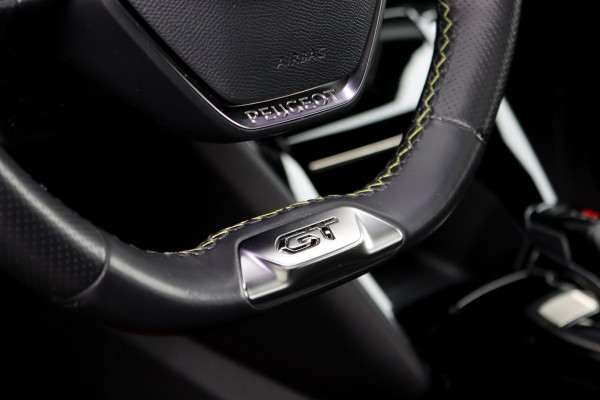 Peugeot 2008 1.2 PureTech GT Pack Aut8 | Adpatieve Cruise Control | Panoramadak | Focal Sound System | Sfeerverlichting | Camera | Keyless Go | 3D-Display | Stoelverwarming | Full Led |