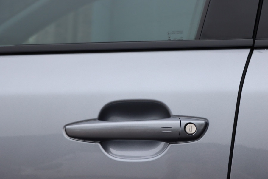 Peugeot 2008 1.2 PureTech GT Pack Aut8 | Adpatieve Cruise Control | Panoramadak | Focal Sound System | Sfeerverlichting | Camera | Keyless Go | 3D-Display | Stoelverwarming | Full Led |