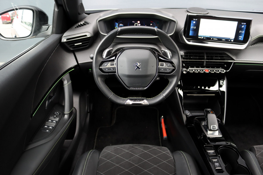 Peugeot 2008 1.2 PureTech GT Pack Aut8 | Adpatieve Cruise Control | Panoramadak | Focal Sound System | Sfeerverlichting | Camera | Keyless Go | 3D-Display | Stoelverwarming | Full Led |