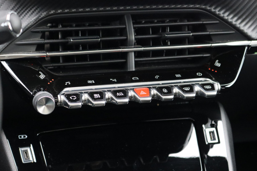 Peugeot 2008 1.2 PureTech GT Pack Aut8 | Adpatieve Cruise Control | Panoramadak | Focal Sound System | Sfeerverlichting | Camera | Keyless Go | 3D-Display | Stoelverwarming | Full Led |