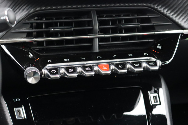 Peugeot 2008 1.2 PureTech GT Pack Aut8 | Adpatieve Cruise Control | Panoramadak | Focal Sound System | Sfeerverlichting | Camera | Keyless Go | 3D-Display | Stoelverwarming | Full Led |