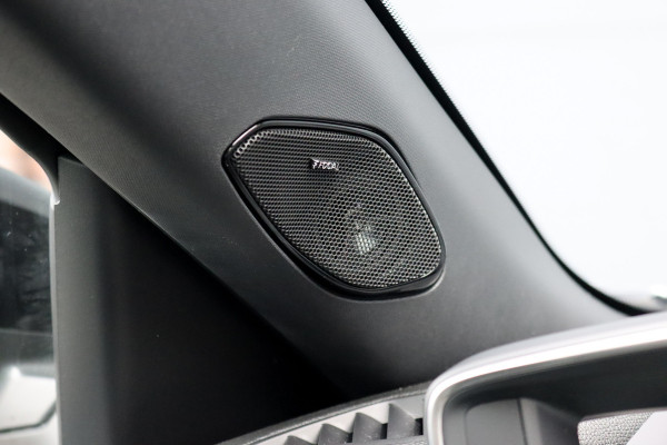 Peugeot 2008 1.2 PureTech GT Pack Aut8 | Adpatieve Cruise Control | Panoramadak | Focal Sound System | Sfeerverlichting | Camera | Keyless Go | 3D-Display | Stoelverwarming | Full Led |