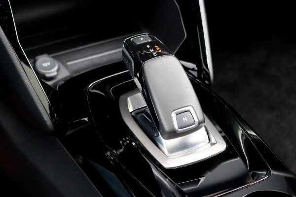Peugeot 2008 1.2 PureTech GT Pack Aut8 | Adpatieve Cruise Control | Panoramadak | Focal Sound System | Sfeerverlichting | Camera | Keyless Go | 3D-Display | Stoelverwarming | Full Led |