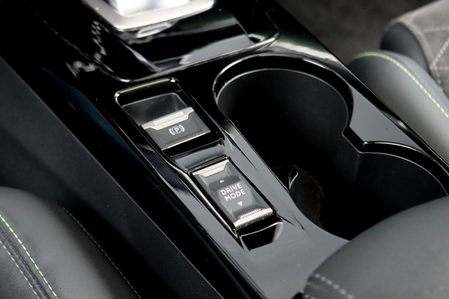 Peugeot 2008 1.2 PureTech GT Pack Aut8 | Adpatieve Cruise Control | Panoramadak | Focal Sound System | Sfeerverlichting | Camera | Keyless Go | 3D-Display | Stoelverwarming | Full Led |