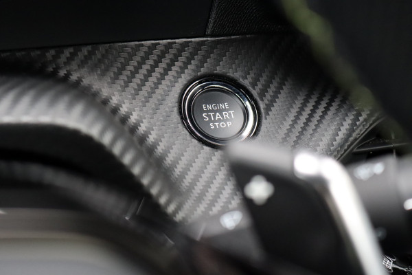 Peugeot 2008 1.2 PureTech GT Pack Aut8 | Adpatieve Cruise Control | Panoramadak | Focal Sound System | Sfeerverlichting | Camera | Keyless Go | 3D-Display | Stoelverwarming | Full Led |