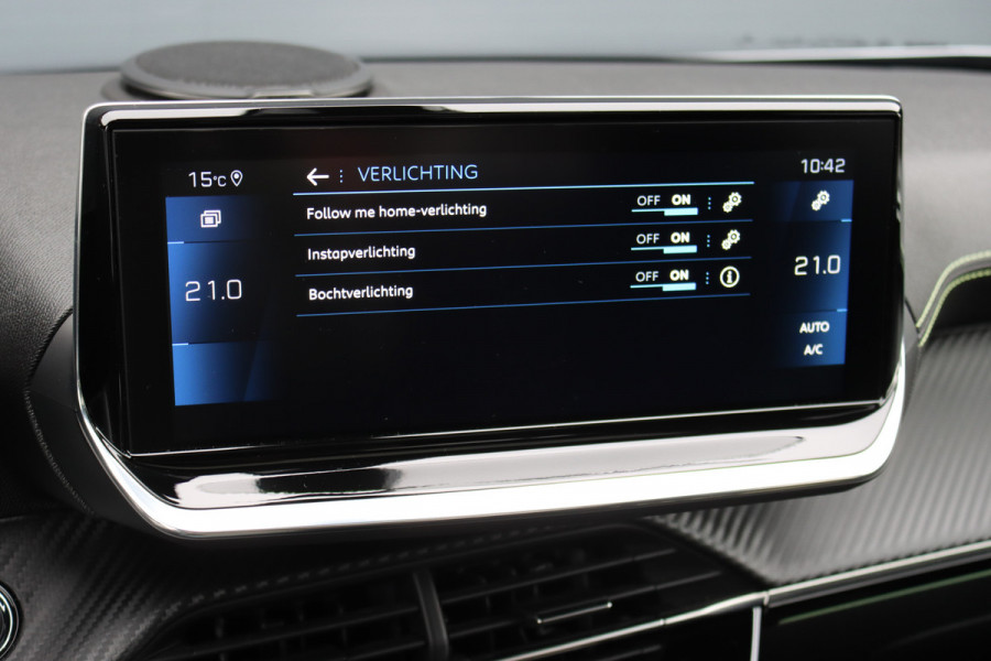 Peugeot 2008 1.2 PureTech GT Pack Aut8 | Adpatieve Cruise Control | Panoramadak | Focal Sound System | Sfeerverlichting | Camera | Keyless Go | 3D-Display | Stoelverwarming | Full Led |