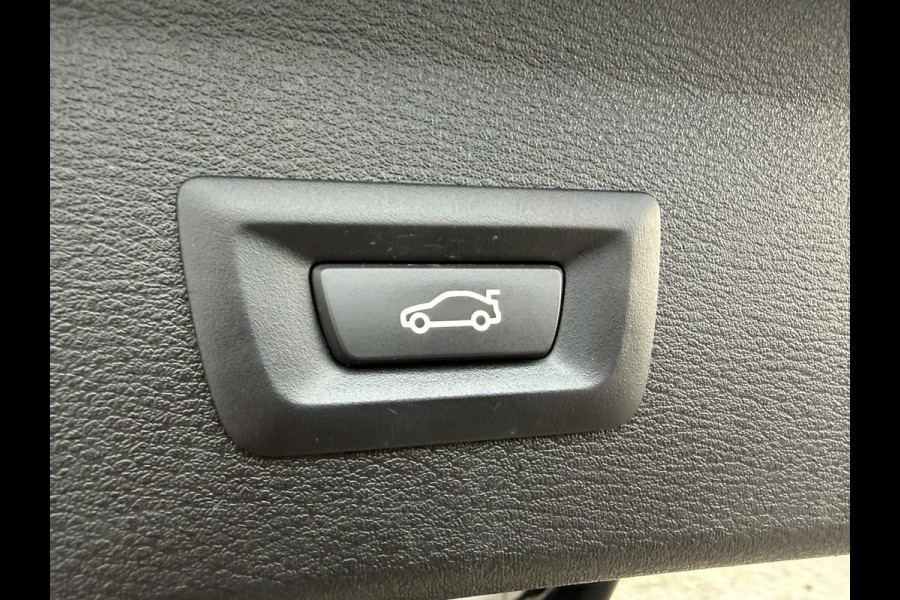 BMW X1 SDrive18i Automaat Clima Cruise Navi Pdc V+A Stoelverwarming Elek. A-klep