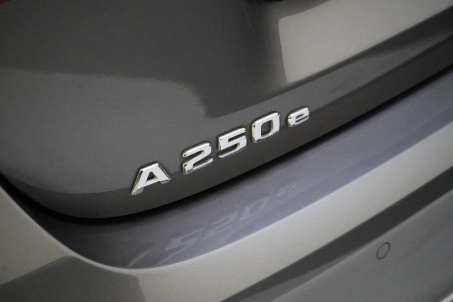 Mercedes-Benz A-Klasse 250 e AMG Line | Panoramadak | Sportstoelen | Navigatie | Sfeerverlichting