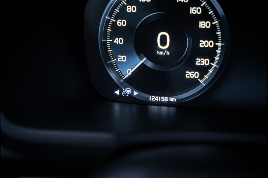 Volvo XC90 2.0 T8 Twin Engine AWD R-Design - Panorama | H&K | Memory | Trekhaak