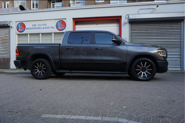 Dodge Ram 1500 5.7 V8 4x4 Crew Cab Rebel Sport | Luchtvering PANO -dak | Black Line | Off Road | Groot Navi | Apple CarPlay | Keyless | 20inch | Harman Kardon | Full LED | LPG onderbouw | excl BTW