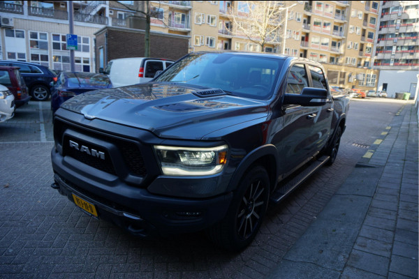 Dodge Ram 1500 5.7 V8 4x4 Crew Cab Rebel Sport | Luchtvering PANO -dak | Black Line | Off Road | Groot Navi | Apple CarPlay | Keyless | 20inch | Harman Kardon | Full LED | LPG onderbouw | excl BTW