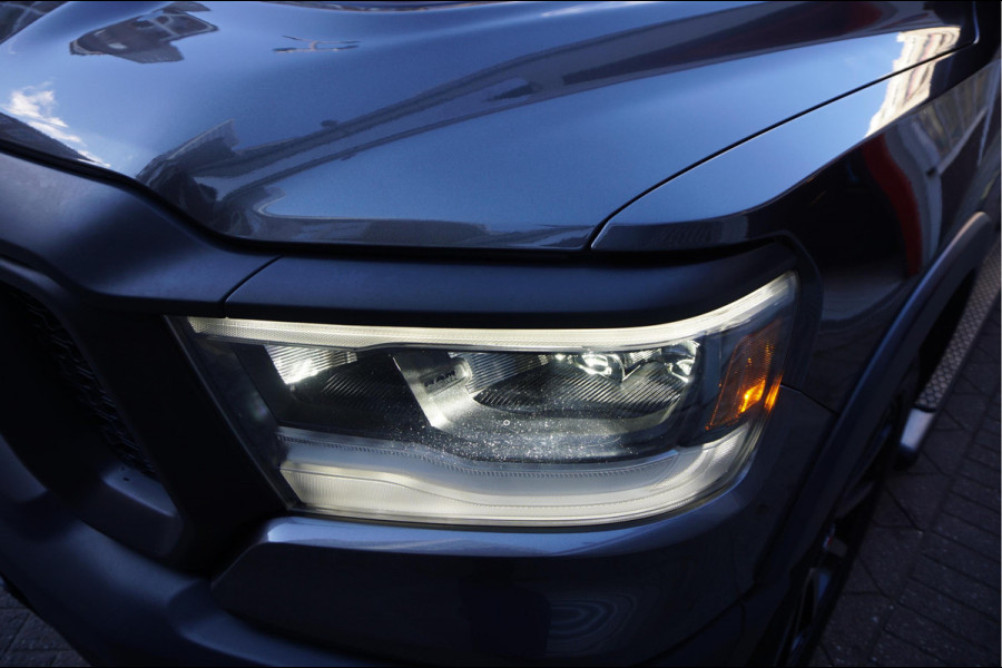 Dodge Ram 1500 5.7 V8 4x4 Crew Cab Rebel Sport | Luchtvering PANO -dak | Black Line | Off Road | Groot Navi | Apple CarPlay | Keyless | 20inch | Harman Kardon | Full LED | LPG onderbouw | excl BTW