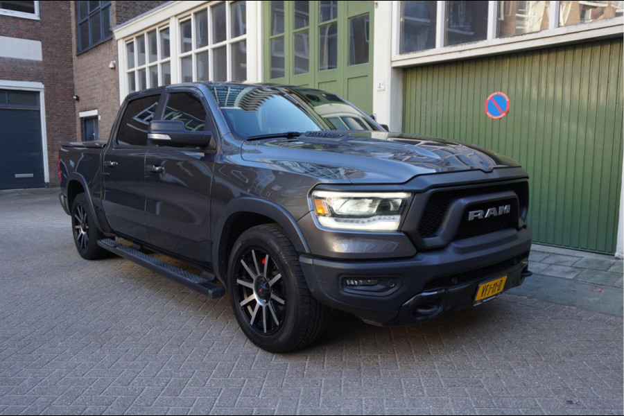 Dodge Ram 1500 5.7 V8 4x4 Crew Cab Rebel Sport | Luchtvering PANO -dak | Black Line | Off Road | Groot Navi | Apple CarPlay | Keyless | 20inch | Harman Kardon | Full LED | LPG onderbouw | excl BTW