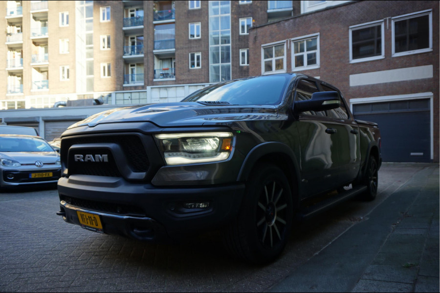 Dodge Ram 1500 5.7 V8 4x4 Crew Cab Rebel Sport | Luchtvering PANO -dak | Black Line | Off Road | Groot Navi | Apple CarPlay | Keyless | 20inch | Harman Kardon | Full LED | LPG onderbouw | excl BTW