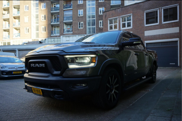 Dodge Ram 1500 5.7 V8 4x4 Crew Cab Rebel Sport | Luchtvering PANO -dak | Black Line | Off Road | Groot Navi | Apple CarPlay | Keyless | 20inch | Harman Kardon | Full LED | LPG onderbouw | excl BTW