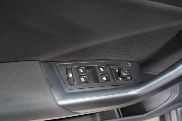 Volkswagen T-Roc 1.5 TSI Life Business Automaat - Virtual Display, Airco, Camera, Carplay, PDC.