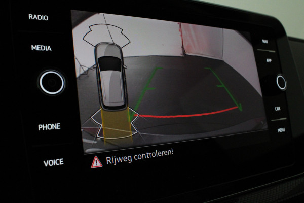 Volkswagen T-Cross 1.0 TSI Style Business Premium Automaat/Camera/IQ-LED/18inch/Luxe interieur/Adapt.cruise/Smoky Gray Metallic kleur