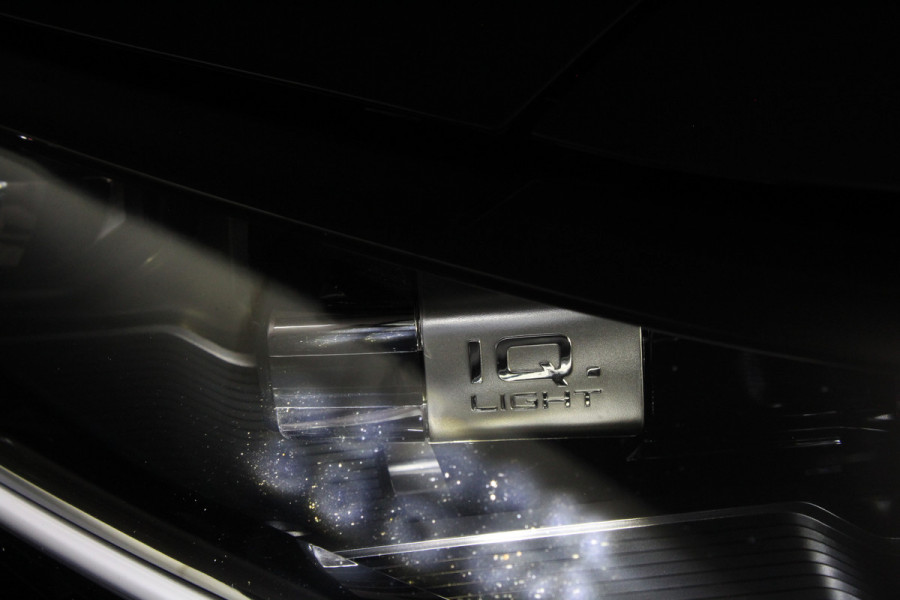 Volkswagen T-Cross 1.0 TSI Style Business Premium Automaat/Camera/IQ-LED/18inch/Luxe interieur/Adapt.cruise/Smoky Gray Metallic kleur