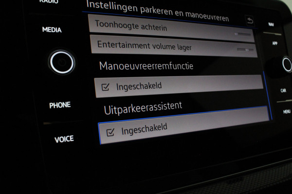 Volkswagen T-Cross 1.0 TSI Style Business Premium Automaat/Camera/IQ-LED/18inch/Luxe interieur/Adapt.cruise/Smoky Gray Metallic kleur