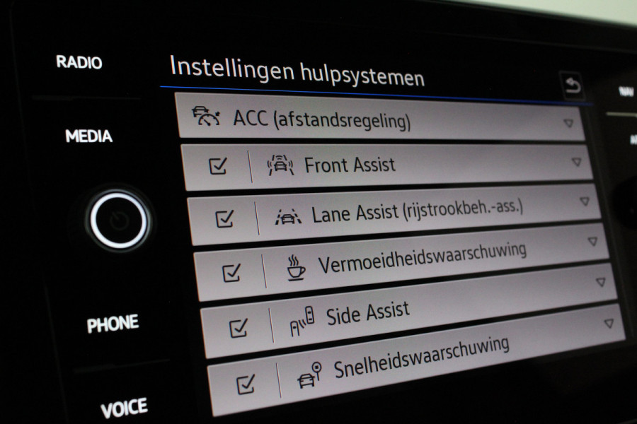 Volkswagen T-Cross 1.0 TSI Style Business Premium Automaat/Camera/IQ-LED/18inch/Luxe interieur/Adapt.cruise/Smoky Gray Metallic kleur