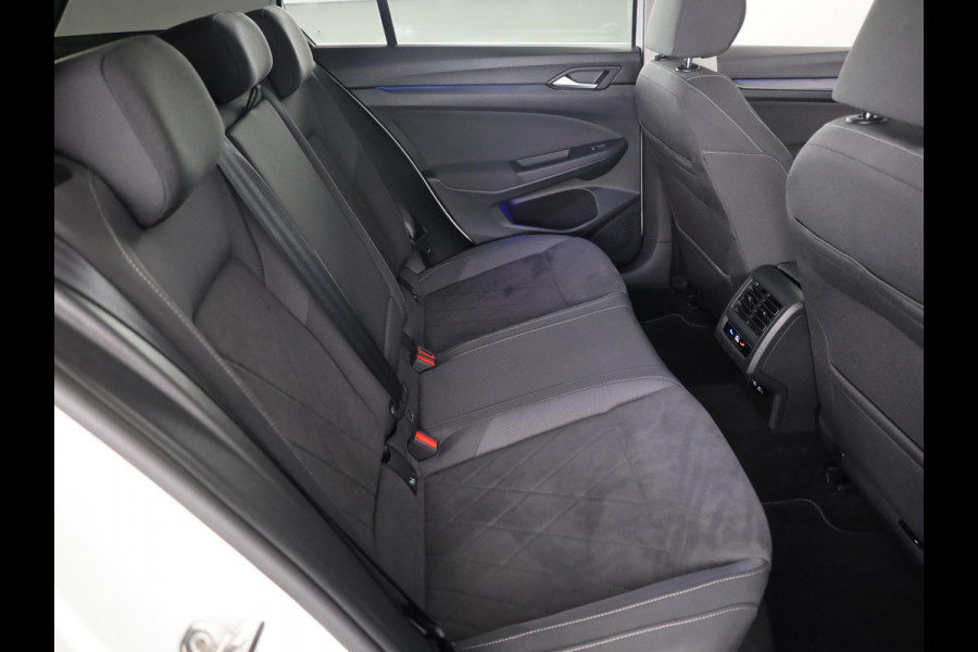 Volkswagen Golf 1.4 eHybrid Style 204 pk Automaat (DSG) | Navigatie | Panoramadak | Parkeersensoren | Adaptieve cruise control | Stoelverwarming |