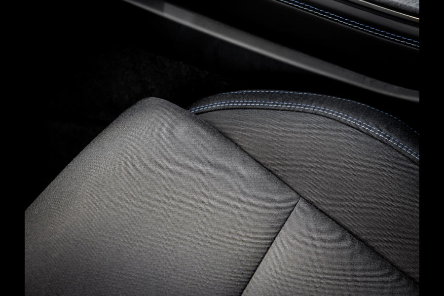 Lynk & Co 01 1.5 Plug-In Hybrid 262pk BLACKED OUT | 360 Camera | Panoramadak