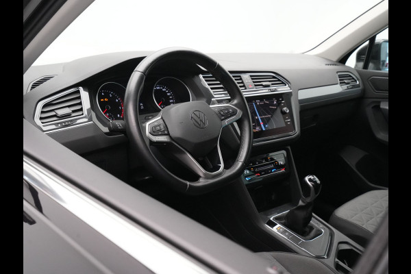 Volkswagen Tiguan 1.5 TSI 130pk Life Trekhaak Navigatie Carplay Acc Pdc Clima 54