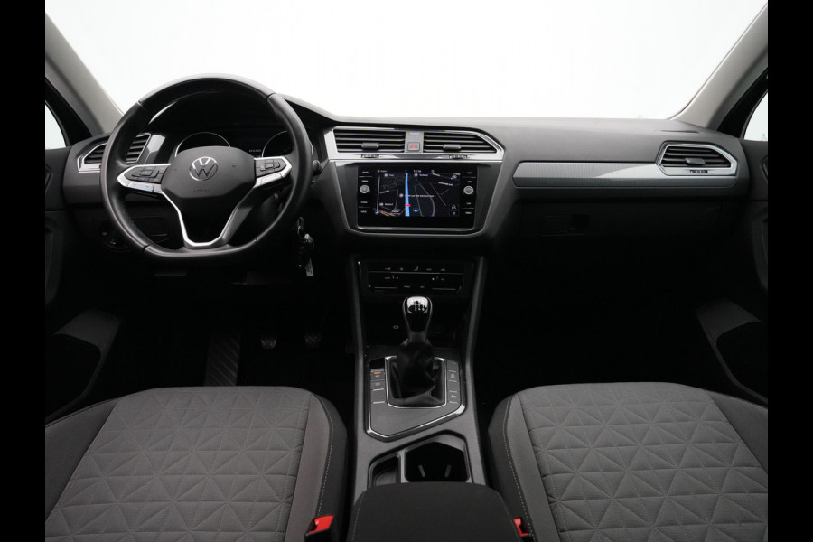 Volkswagen Tiguan 1.5 TSI 130pk Life Trekhaak Navigatie Carplay Acc Pdc Clima 54