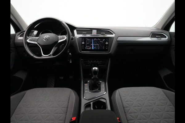 Volkswagen Tiguan 1.5 TSI 130pk Life Trekhaak Navigatie Carplay Acc Pdc Clima 54