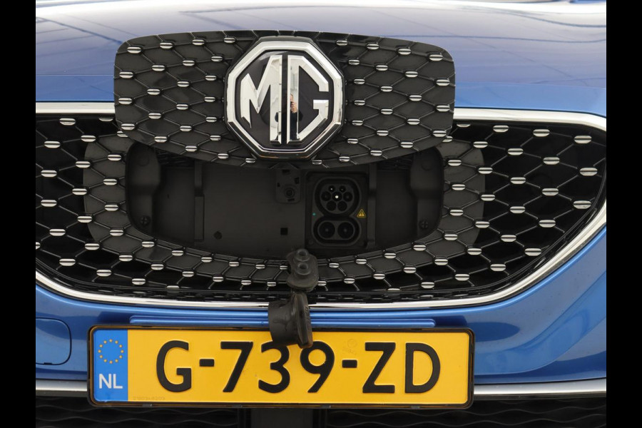 MG Mg Zs EV Luxury 45 kWh | Panoramadak | Adaptive cruise control | Climate control | Navigatie