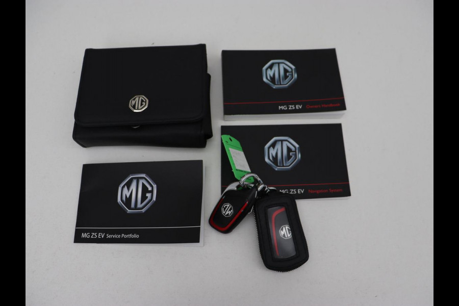 MG Mg Zs EV Luxury 45 kWh | Panoramadak | Adaptive cruise control | Climate control | Navigatie