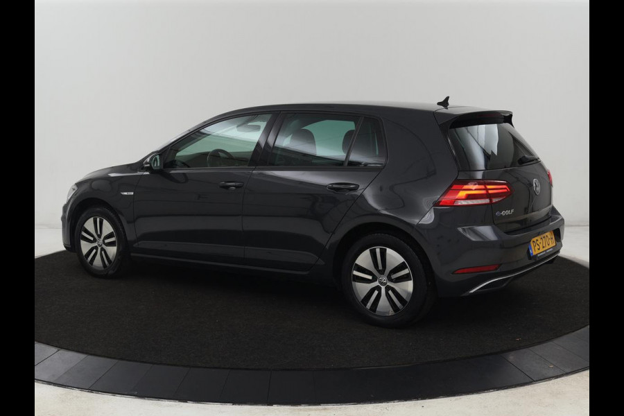 Volkswagen e-Golf e-Golf | Adaptive cruise control | Stoelverwarming | Volleder | Climate control | Active info | Camera | Carplay | Adaptive cruise control | Lane assist
