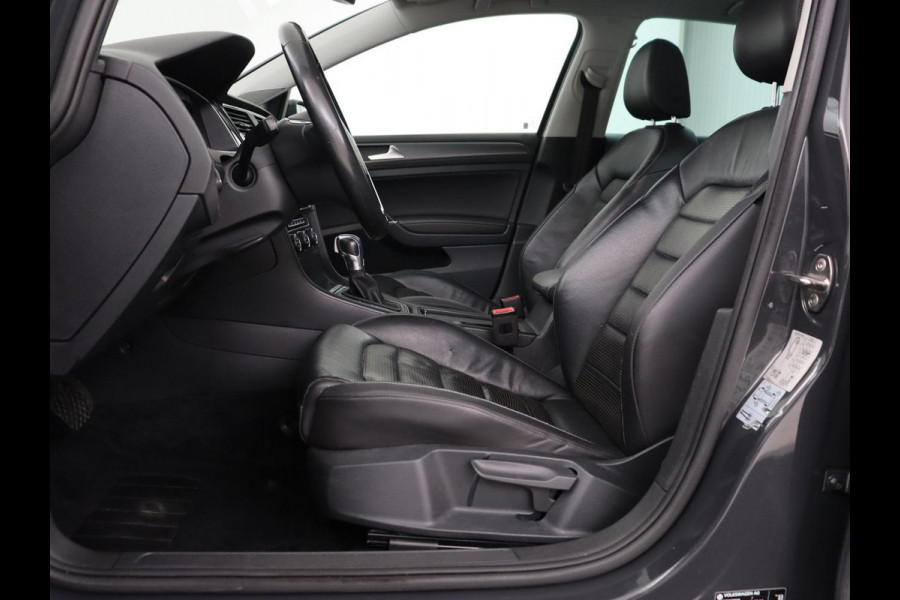 Volkswagen e-Golf e-Golf | Adaptive cruise control | Stoelverwarming | Volleder | Climate control | Active info | Camera | Carplay | Adaptive cruise control | Lane assist