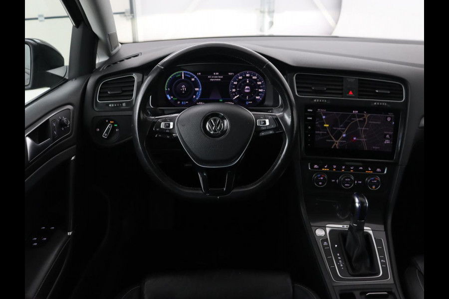 Volkswagen e-Golf e-Golf | Adaptive cruise control | Stoelverwarming | Volleder | Climate control | Active info | Camera | Carplay | Adaptive cruise control | Lane assist