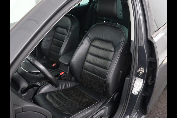 Volkswagen e-Golf e-Golf | Adaptive cruise control | Stoelverwarming | Volleder | Climate control | Active info | Camera | Carplay | Adaptive cruise control | Lane assist