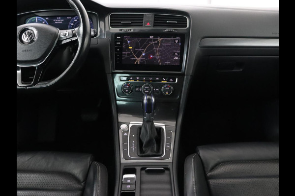Volkswagen e-Golf e-Golf | Adaptive cruise control | Stoelverwarming | Volleder | Climate control | Active info | Camera | Carplay | Adaptive cruise control | Lane assist