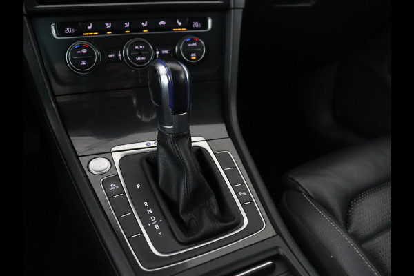 Volkswagen e-Golf e-Golf | Adaptive cruise control | Stoelverwarming | Volleder | Climate control | Active info | Camera | Carplay | Adaptive cruise control | Lane assist