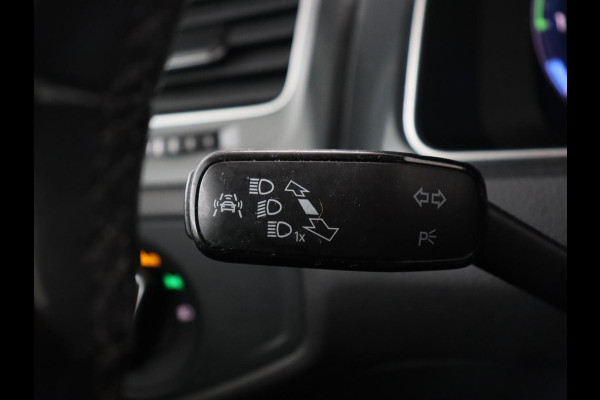Volkswagen e-Golf e-Golf | Adaptive cruise control | Stoelverwarming | Volleder | Climate control | Active info | Camera | Carplay | Adaptive cruise control | Lane assist